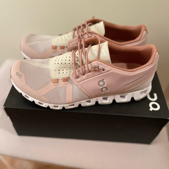On Cloud Sneaker in Rose Sand, Size 8.5 - Picture 2 of 6